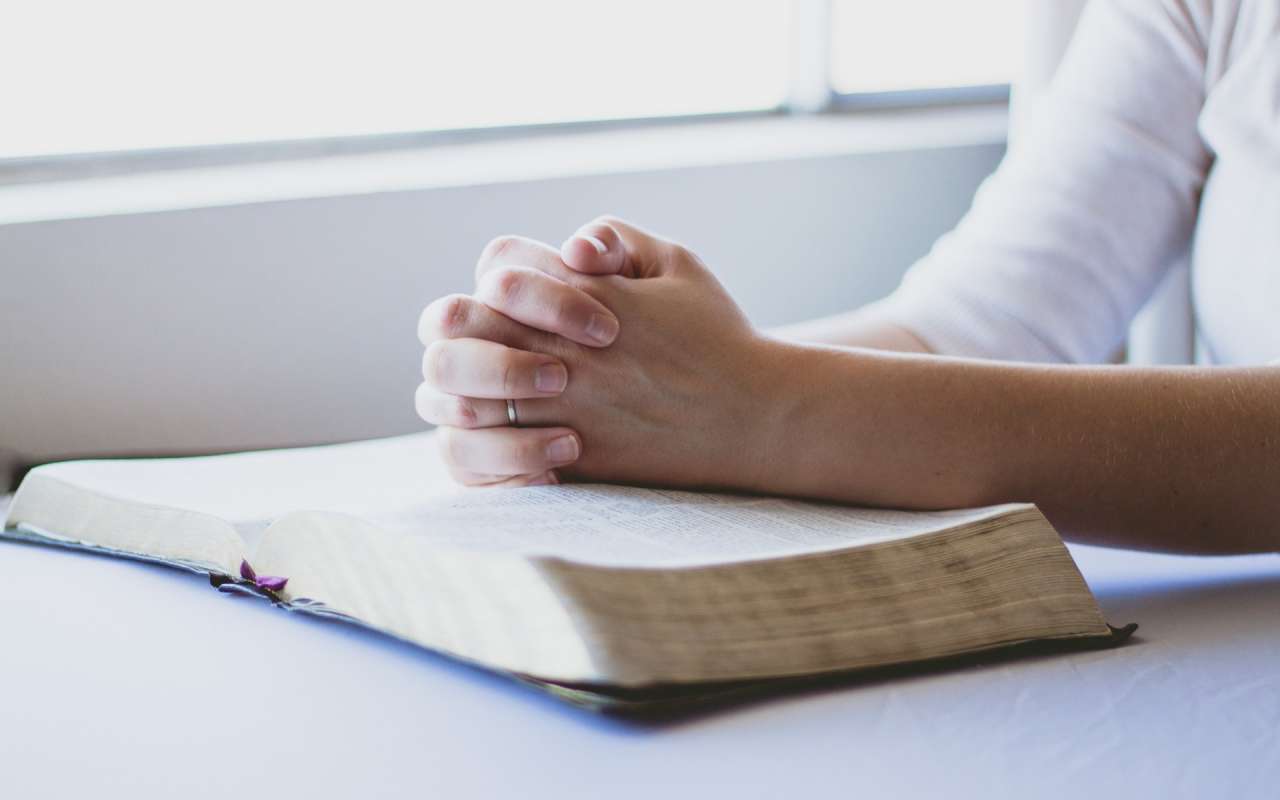 “La oración es complemento a la terapia psicológica”, asegura especialista