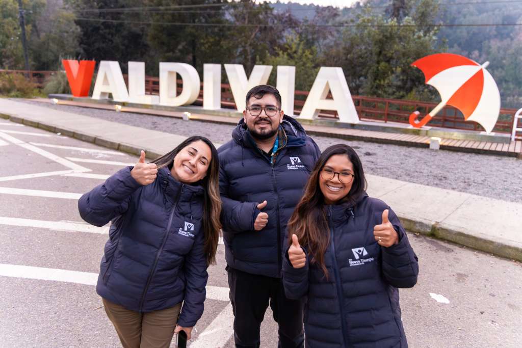 Com a frequência 102.9 FM, a rede alcança 41 emissoras no país e reforça sua missão de levar esperança ao sul do Chile